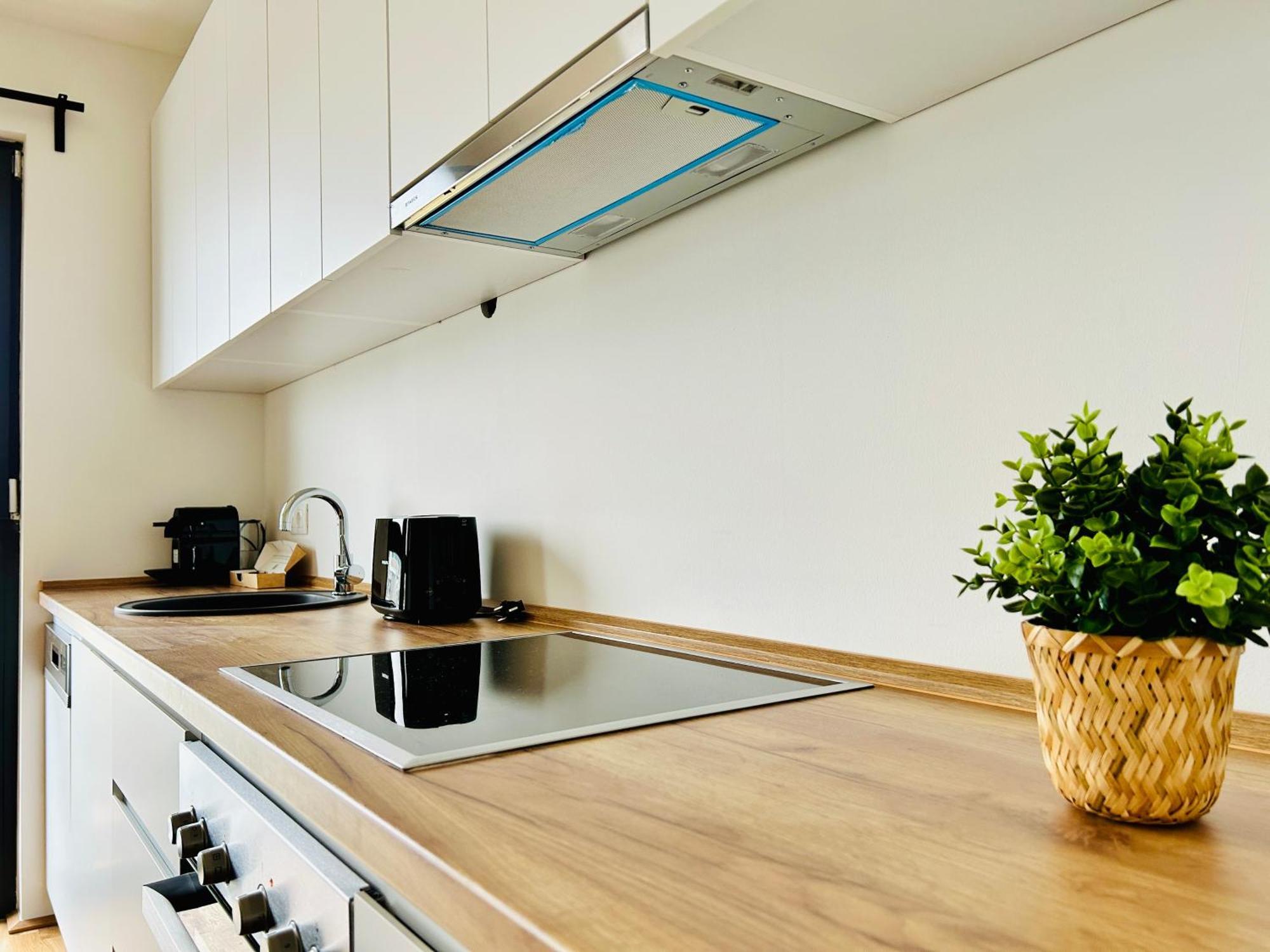Modern Apartment With Balcony & Free Parking - Nearby Metro Wien Exteriör bild
