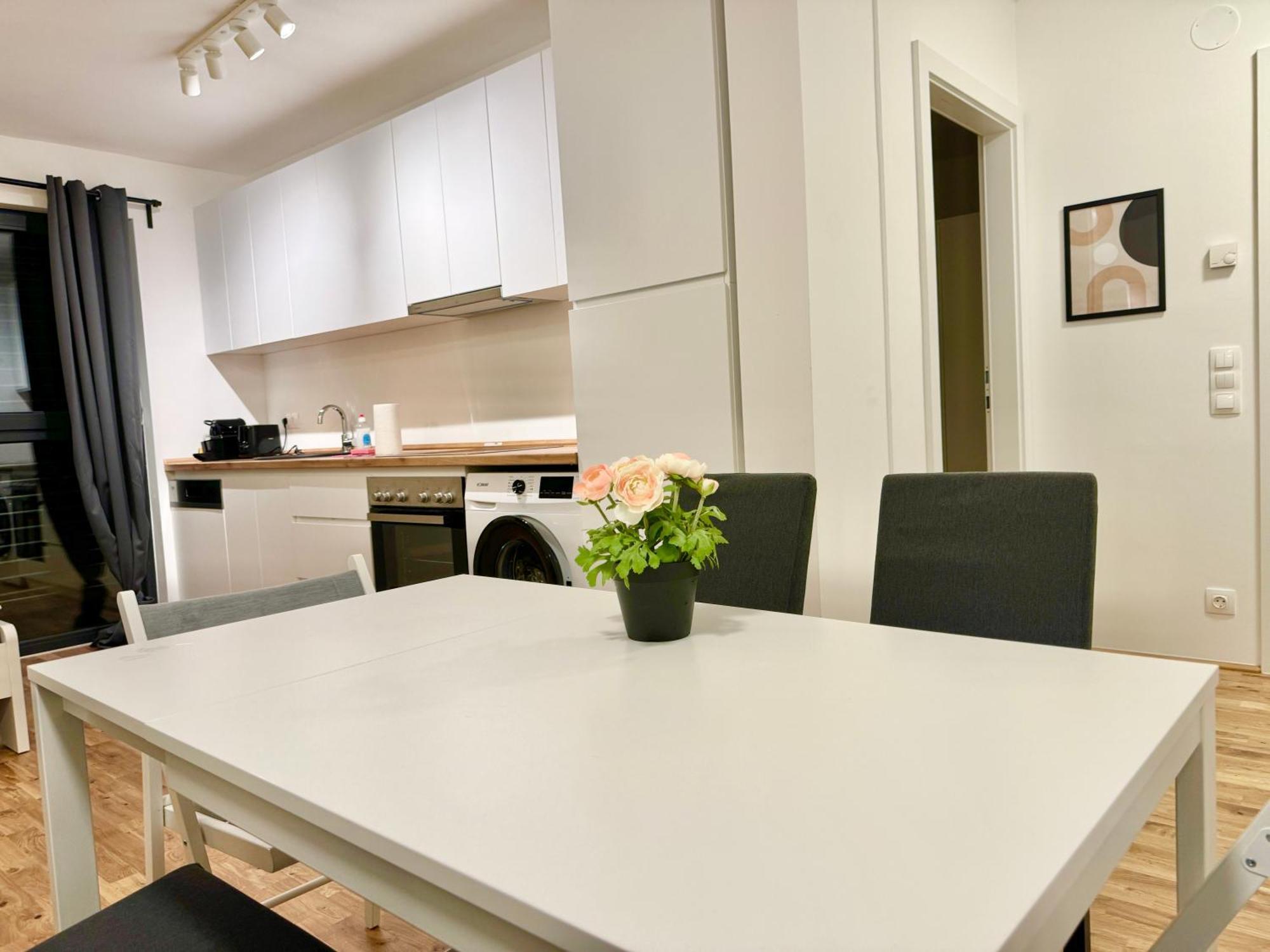 Modern Apartment With Balcony & Free Parking - Nearby Metro Wien Exteriör bild